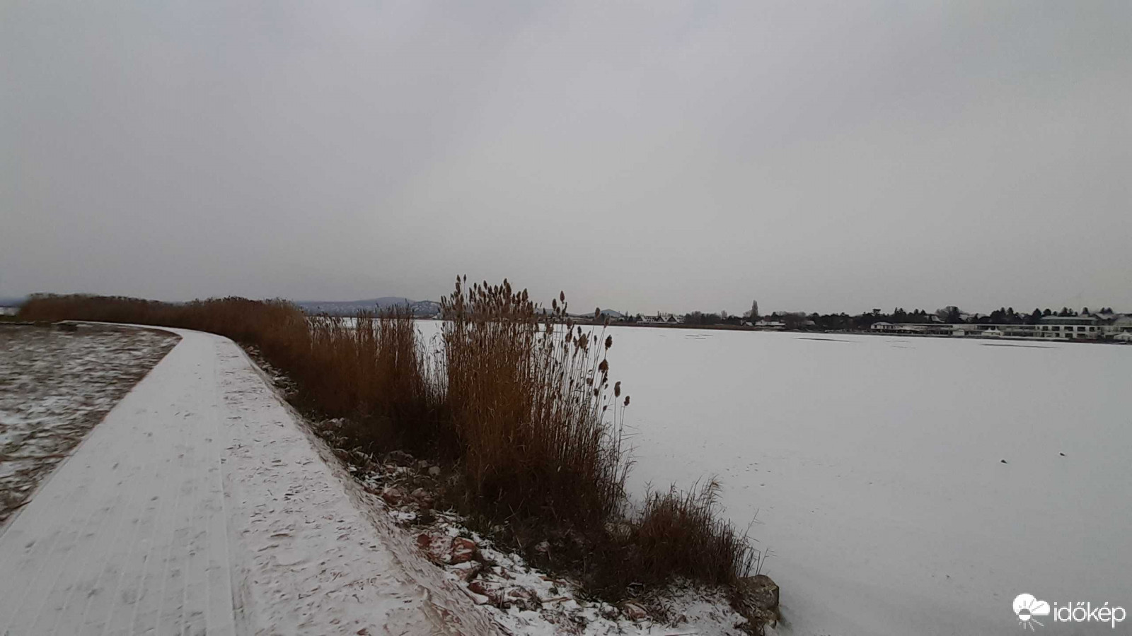 Bafagyott a Velencei-tó
