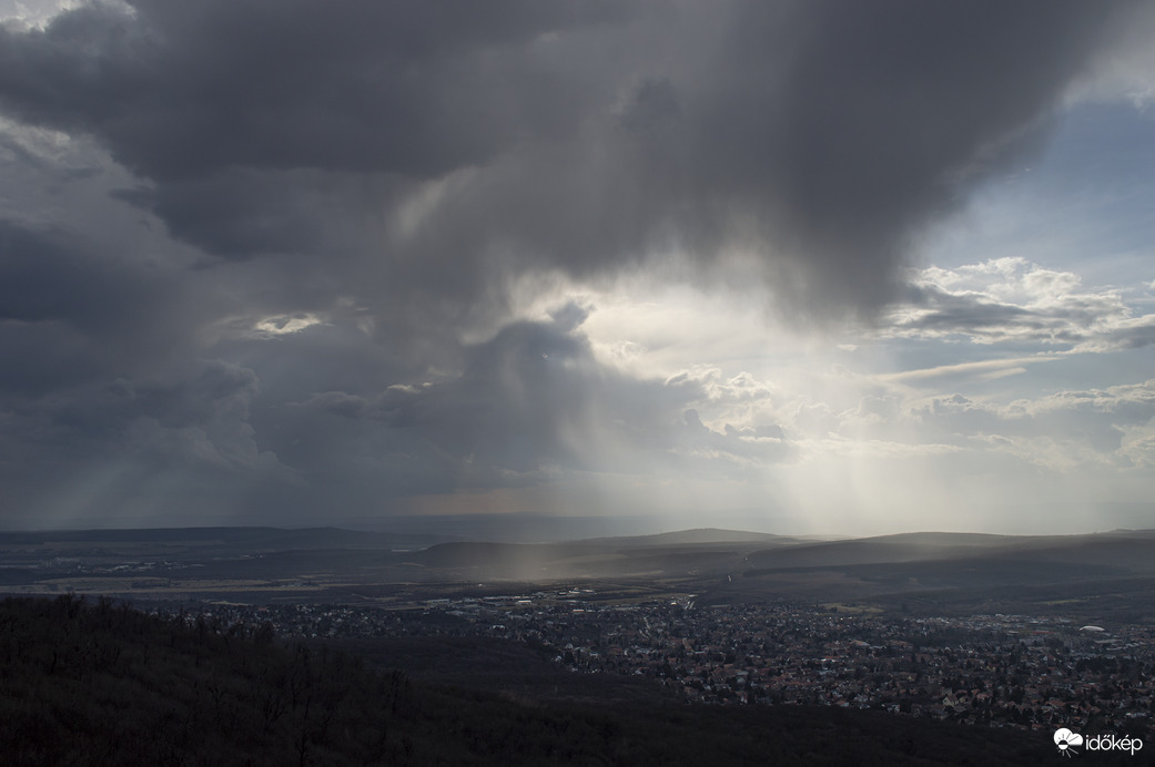 Közeli csapadéksáv.