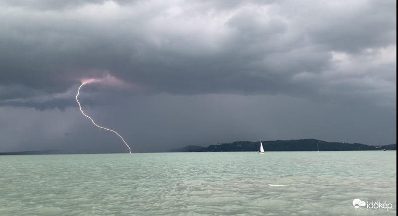 Lecsapó a Balatonon.