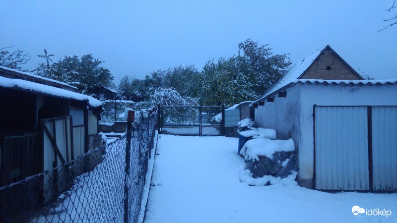 Most nem kell hátramenni kapálni...