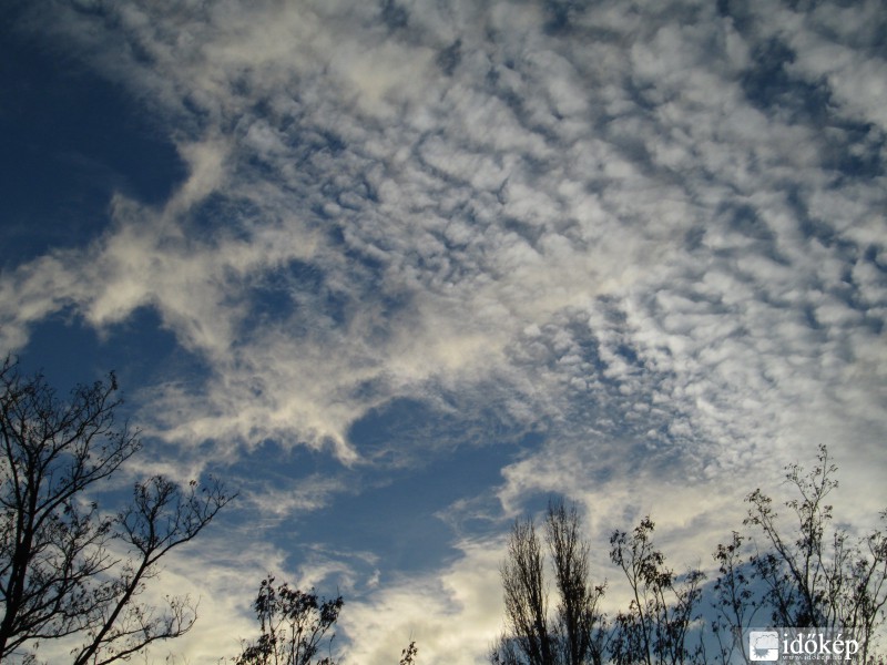 Altocumulus és fractus