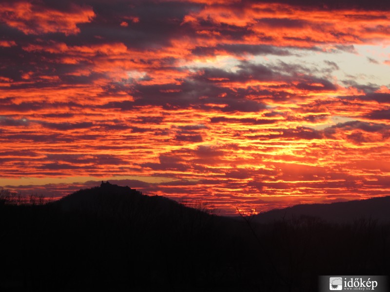 Naplementében a szigligeti vár