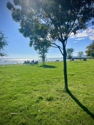 Fürdőzők, bringàsok is akadnak a szigligeti strandon