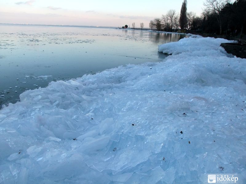Balatoni jég torlódása Tihanynál