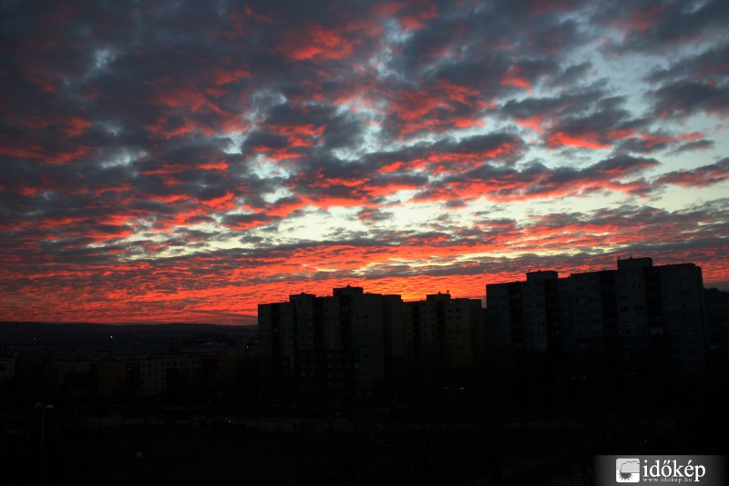 Csodálatos naplemente Budaörsön.