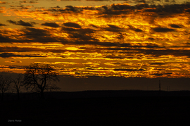 Mai tüzes naplemente 