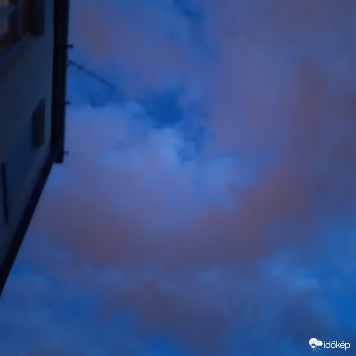 Sarki fény a Bank utca felett