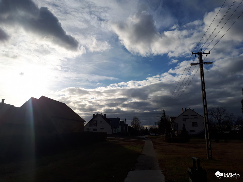 Gyülekező felhők...?