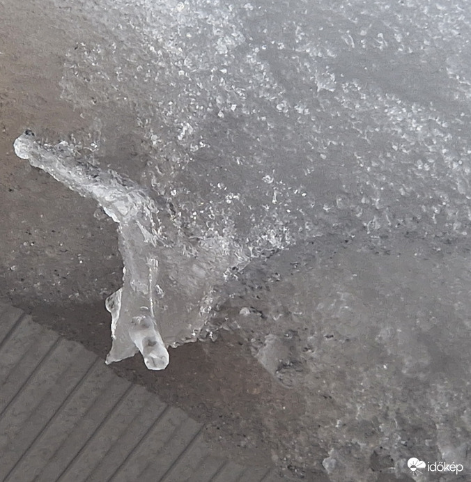 Kiálló Jégcsap