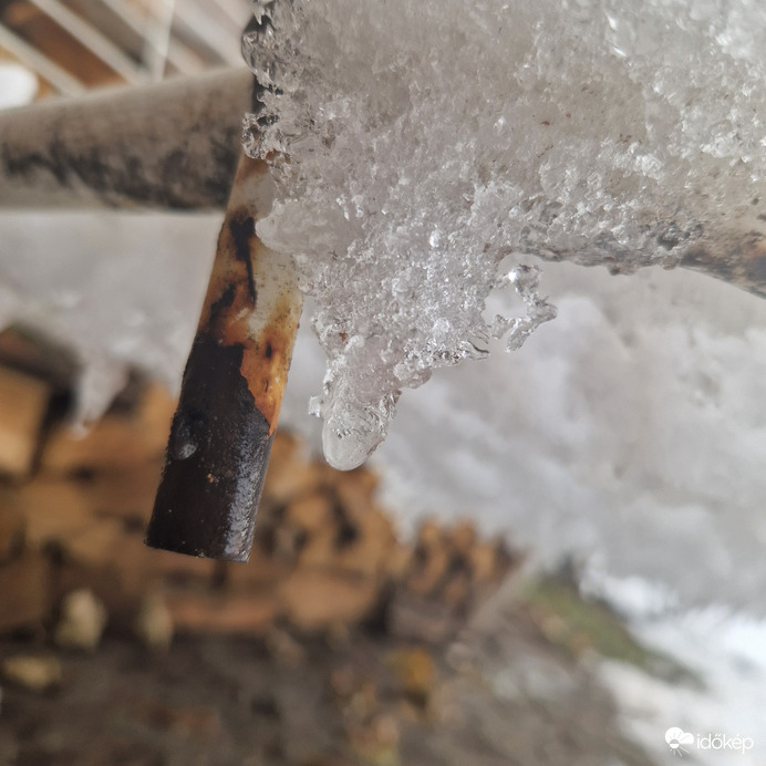 Kiálló Jégcsap