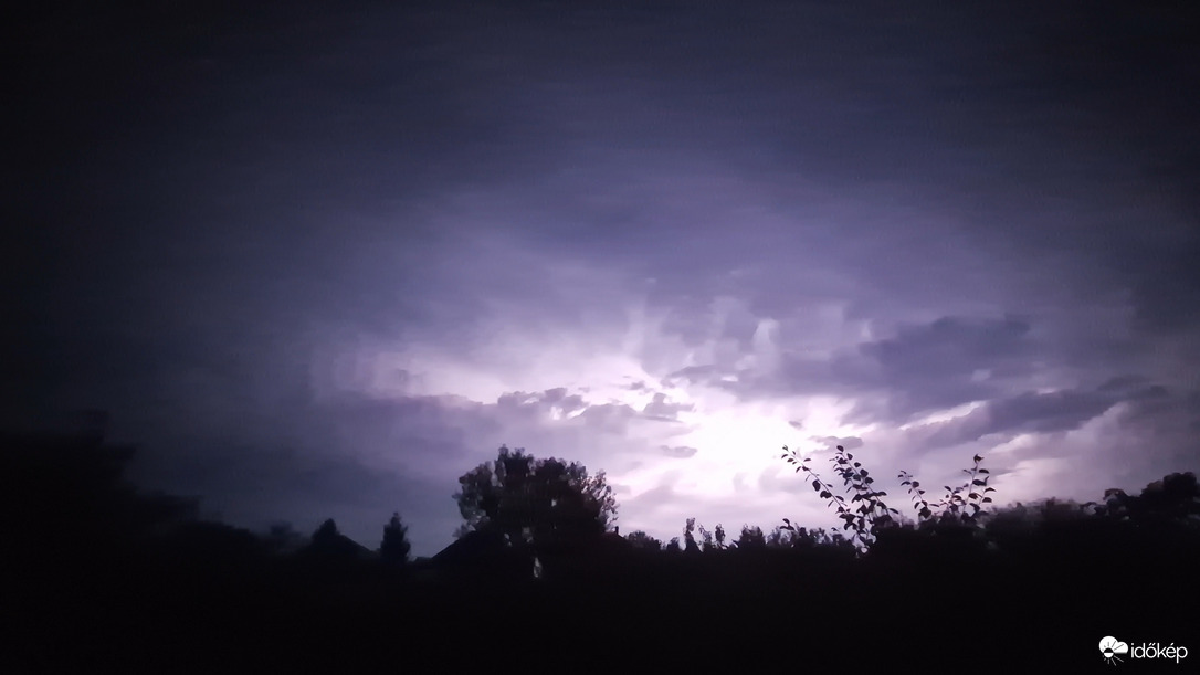 Lehülés előtti Zivatar