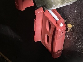 Csak feküdt az útszélen szomorúan (:(