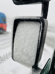 Befagyott a tükröm :()