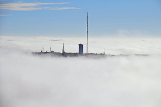 Hadihajó a háborgó tengeren