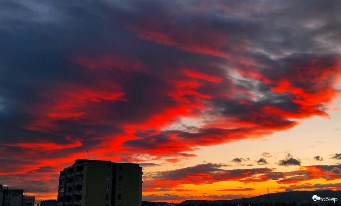 Vörös mintás naplemente