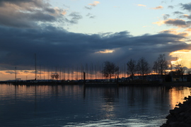 ALKONYATI FÉNYEK A PARTON