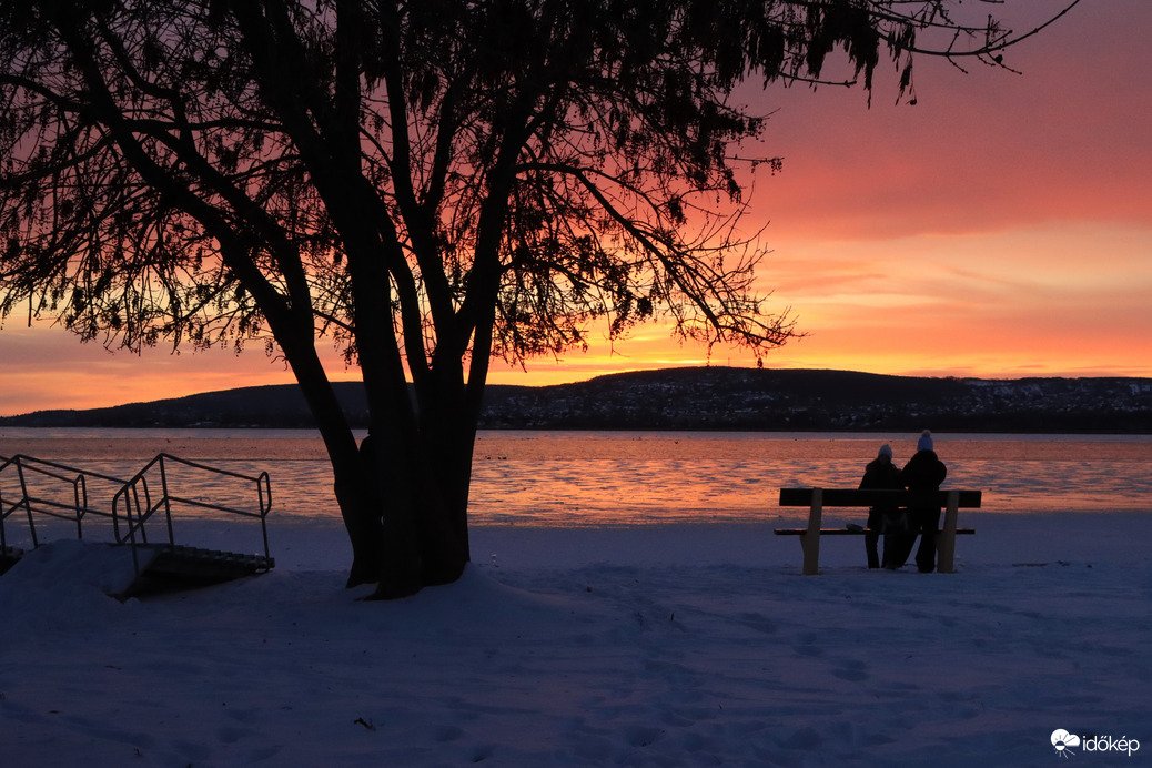 BALATONI ALKONYATI FÉNYEK
