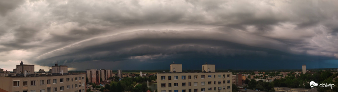 Cirkuláris mezoléptékű konvektív rendszer panoráma