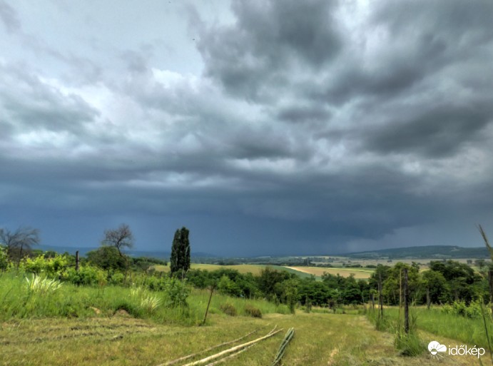 Vindornyaszőlősből így látszott a Keszthelyen özönvizet okozó vihar