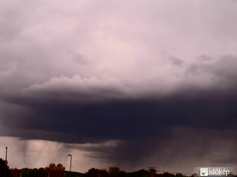 Kialakuló zápor Keszthelytől északra