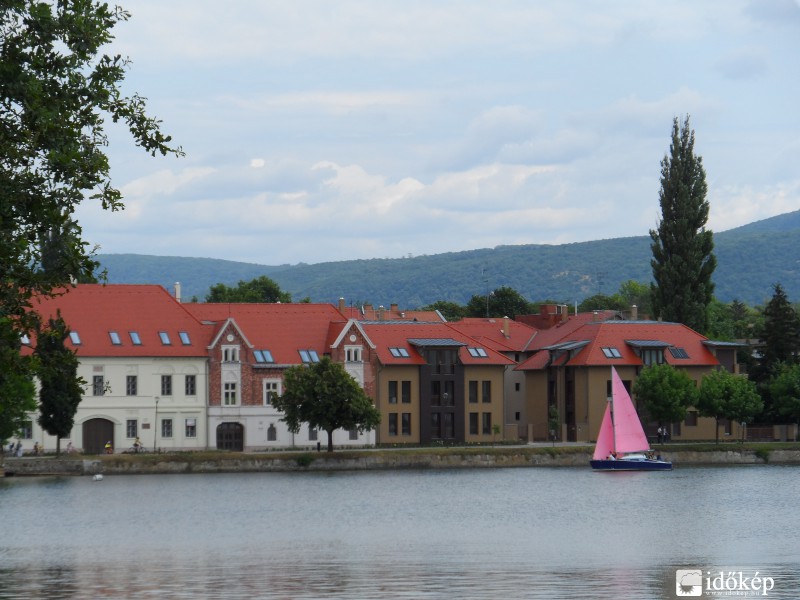 Vitorlás a tatai Öreg-tavon