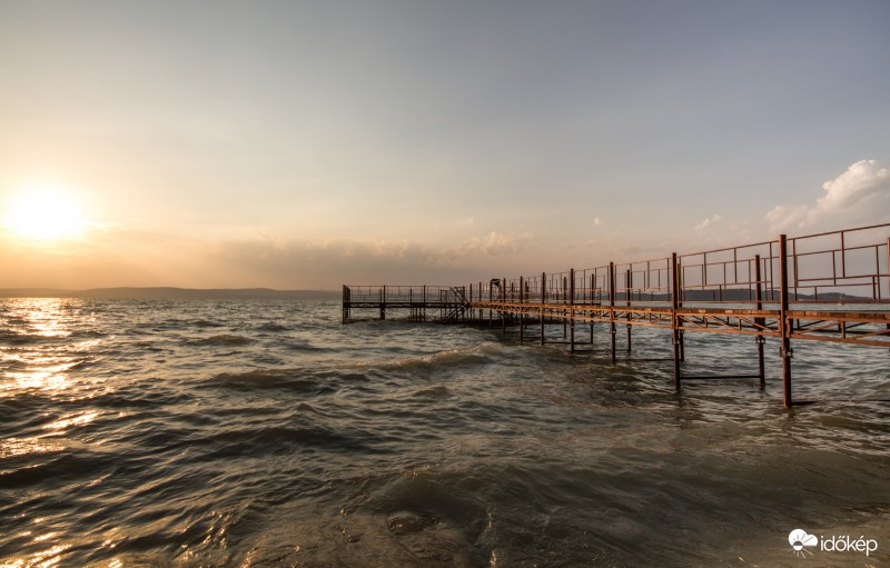 Hullámzó kedélyű Balaton