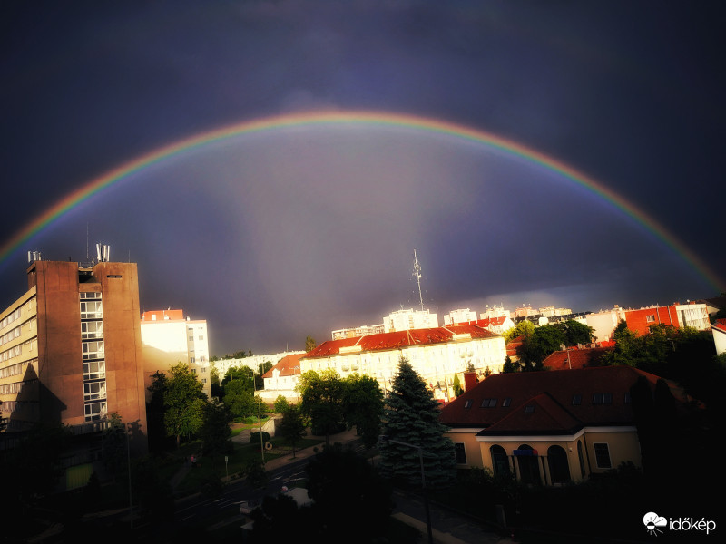 Szívárvány a panelek közt