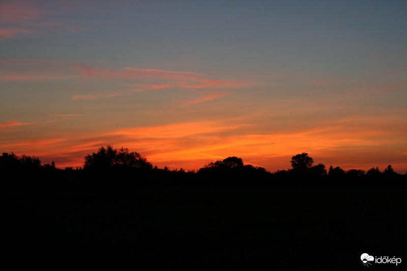 Vörös az ég alja