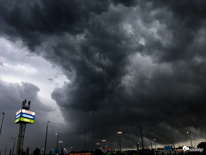 Sötét fellegek Nyíregyháza fölött