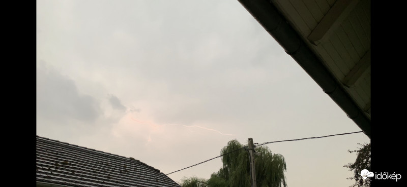 Szégyenlős villám