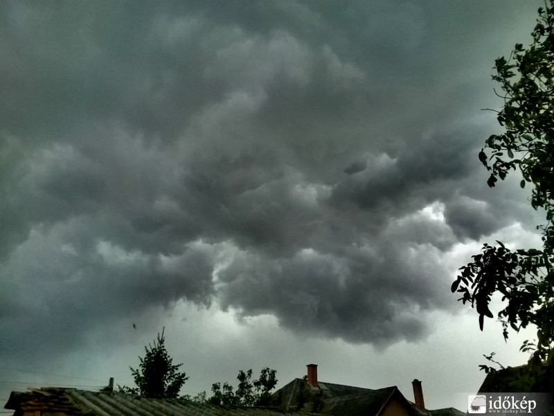 Naplemente előtti besötétedés :)