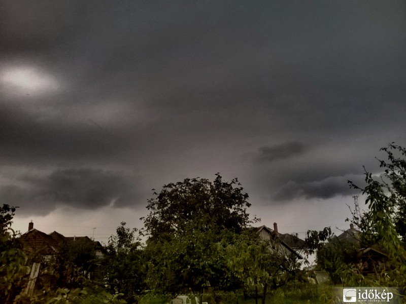 Tökéletes lezárása a hidegcsepp okozta extrém időjárásnak :)