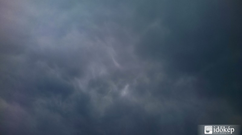 Zivatar elvonulása után