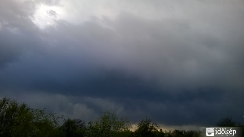 Tavaszi zápor érkezése