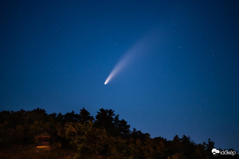 Ragyogó üstökös a pécsi Balázs pihenő felett