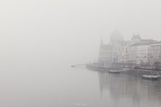 Parlament ködben