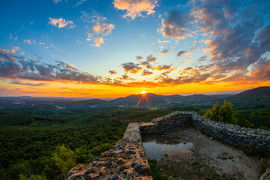 Naplemente Salgó várából