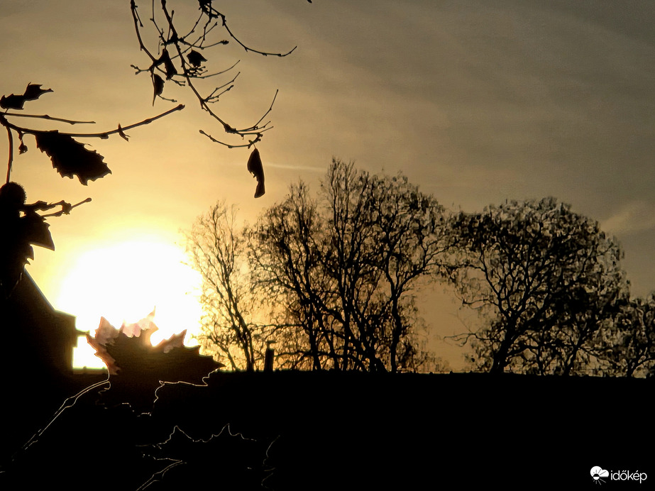 Délután egy kis időre előbújt