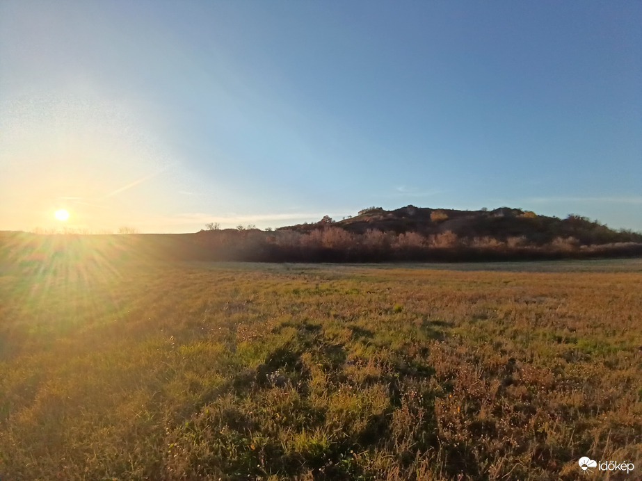 Naplemente a vulkáni kúpnál