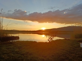Napnyugata a tavon