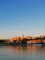Hajnali holdfogyatkozás 