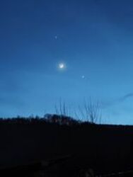 Vénusz-Hold-Jupiter