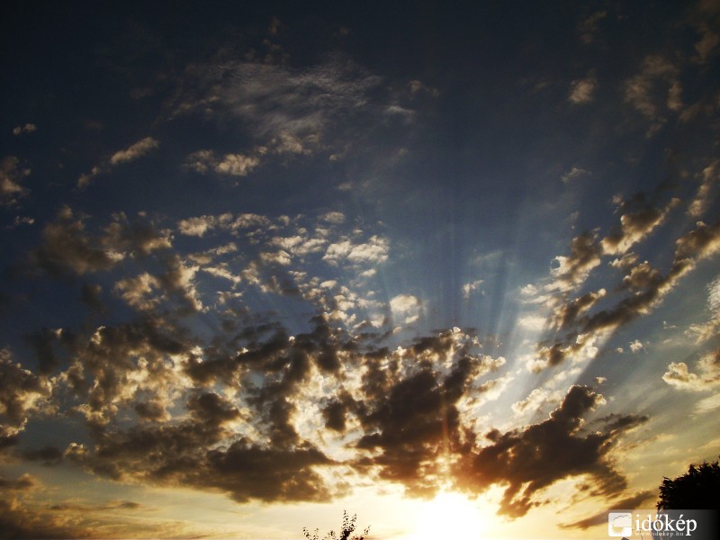 Tegnapi tyndallkodás 