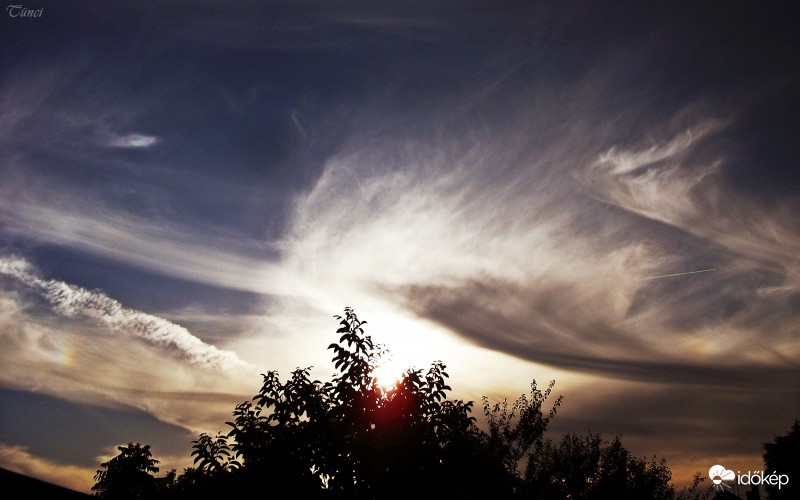 tegnap esti, kétoldali melléknapocska