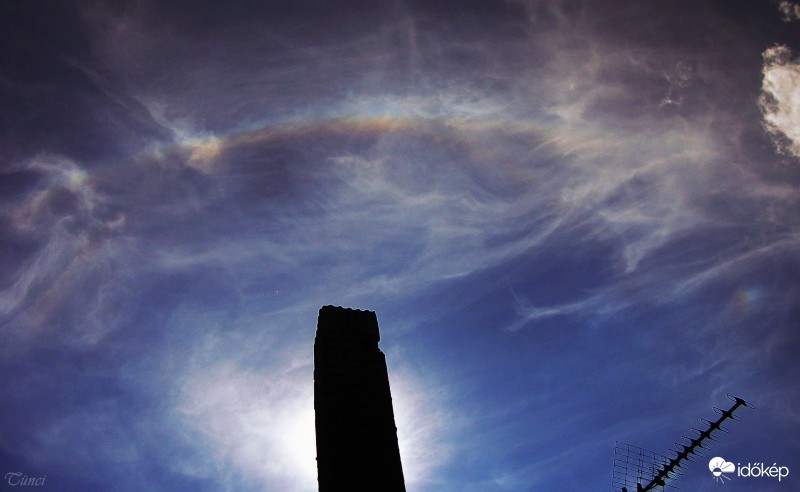 Felső körülíró, pici jobbos melléknappal