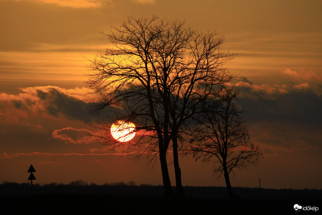 Mikulás napi Napnyugta a faluban 
