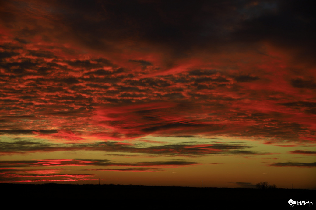 Vöröses Naplemente a faluban 