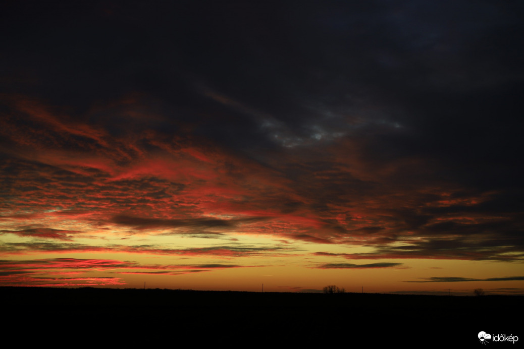 Brutális látványt nyújtó Naplemente