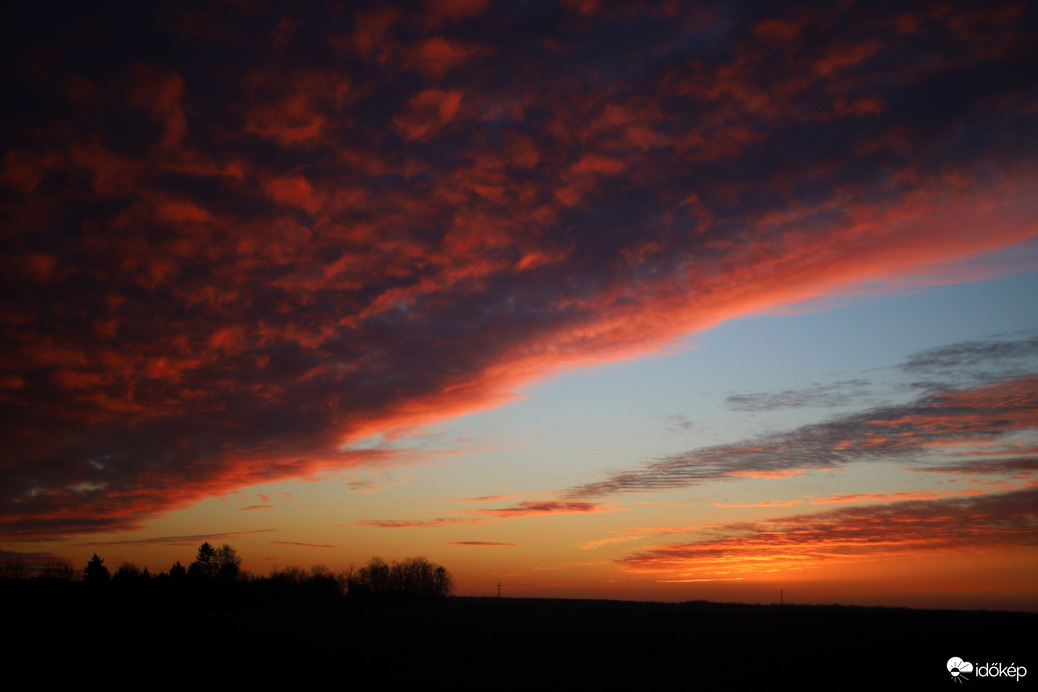 Brutálisan szép ma esti naplemente
