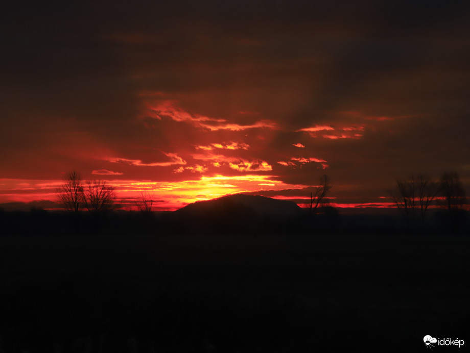 Tyndall sugaras napkelte a Somló-hegy felett